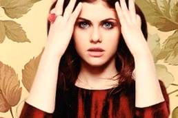 Alexandra Daddario Is So Pretty She Gives Herself A Headache