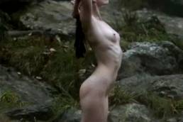 Alyssa Sutherland – Gorgeous Plot In ‘Vikings’